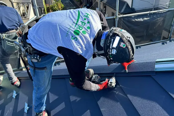 屋根カバー工法とは